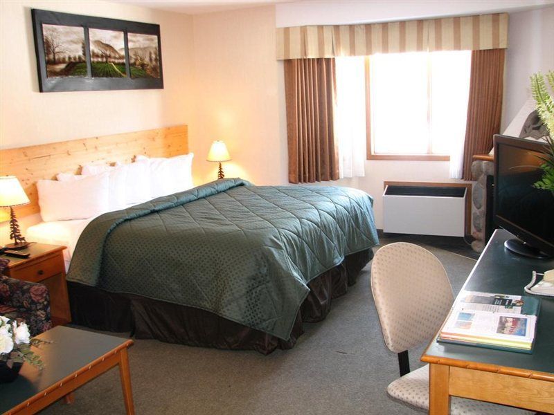Chateau Hotel 3*